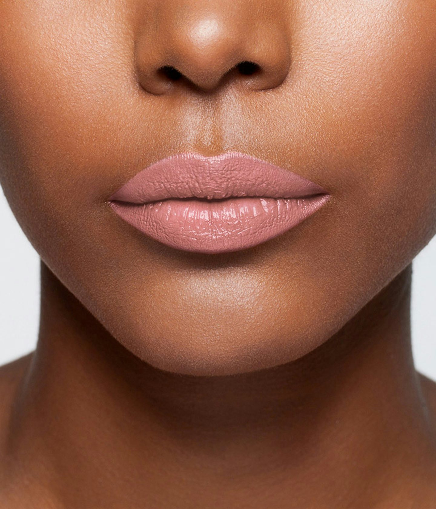 La bouche rouge Rosewood lipstick shade on the lips of a dark skin model