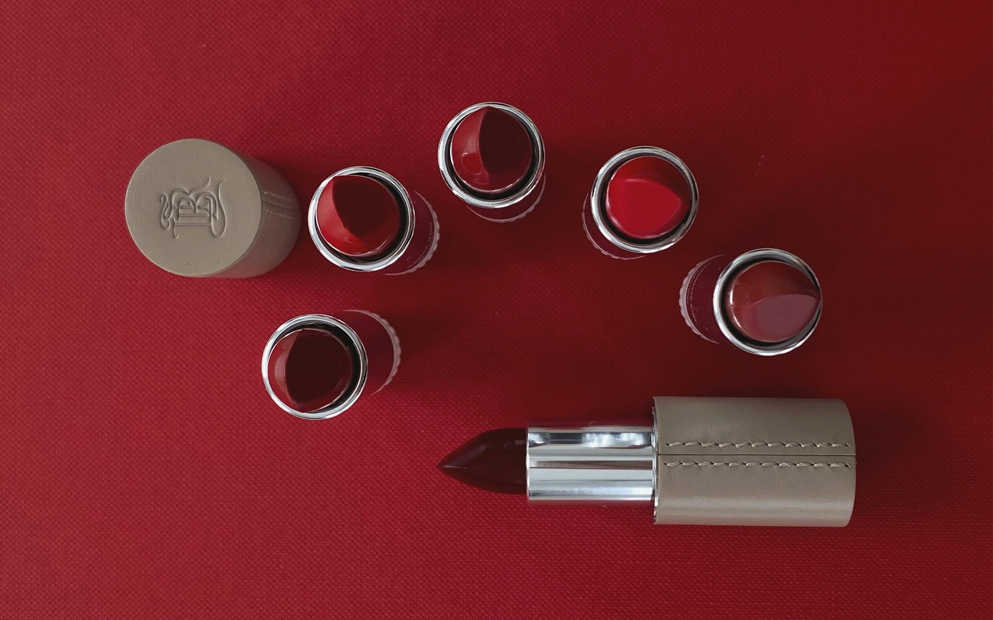 La bouche rouge Fong Min Liao lipstick selection in the beige leather lipstick case