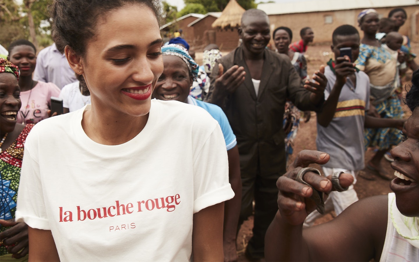 La bouche rouge collaboration avec l'association Eau Vive Internationale au Togo