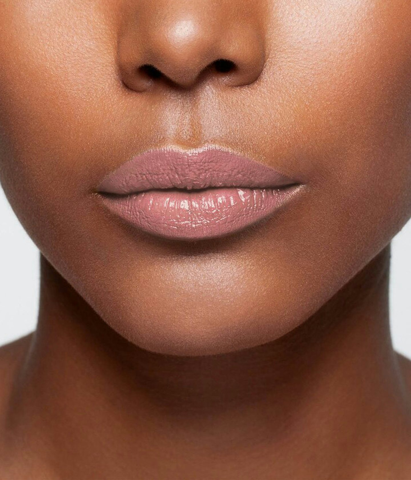 La bouche rouge Nude Pink lipstick shade on the lips of a dark skin model