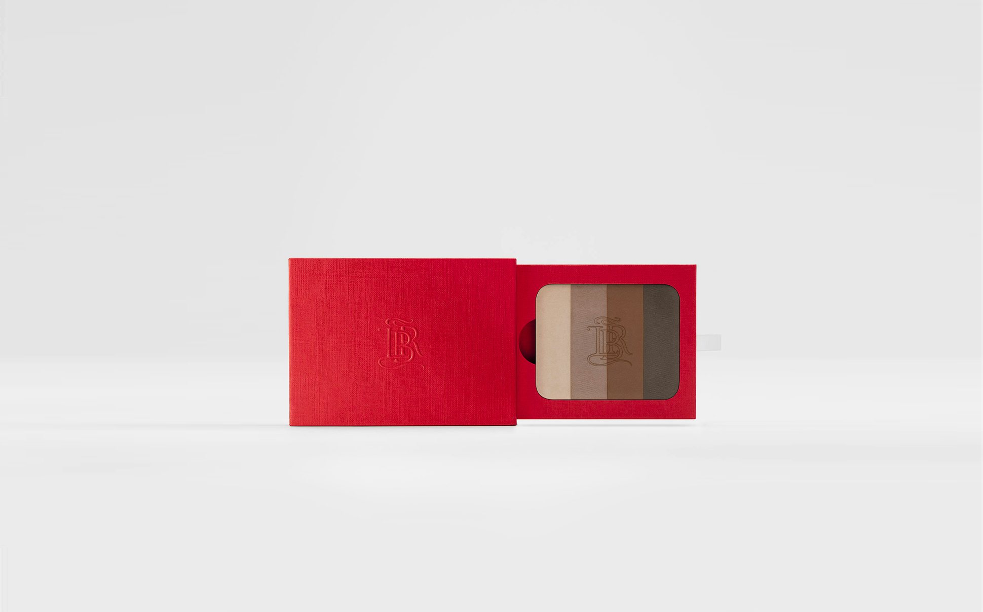 La bouche rouge les Ombres Tage eyeshadow palette in the red paper case