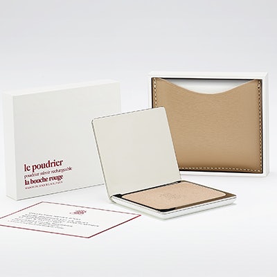 La bouche rouge La Lumière highlighter with the camel fine leather compact case