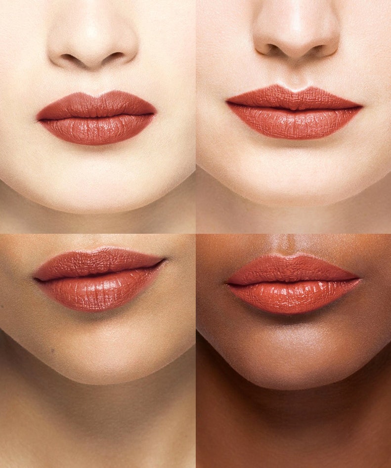 La bouche rouge Nude Red rouge à lèvres sur les lèvres de quatre mannequins