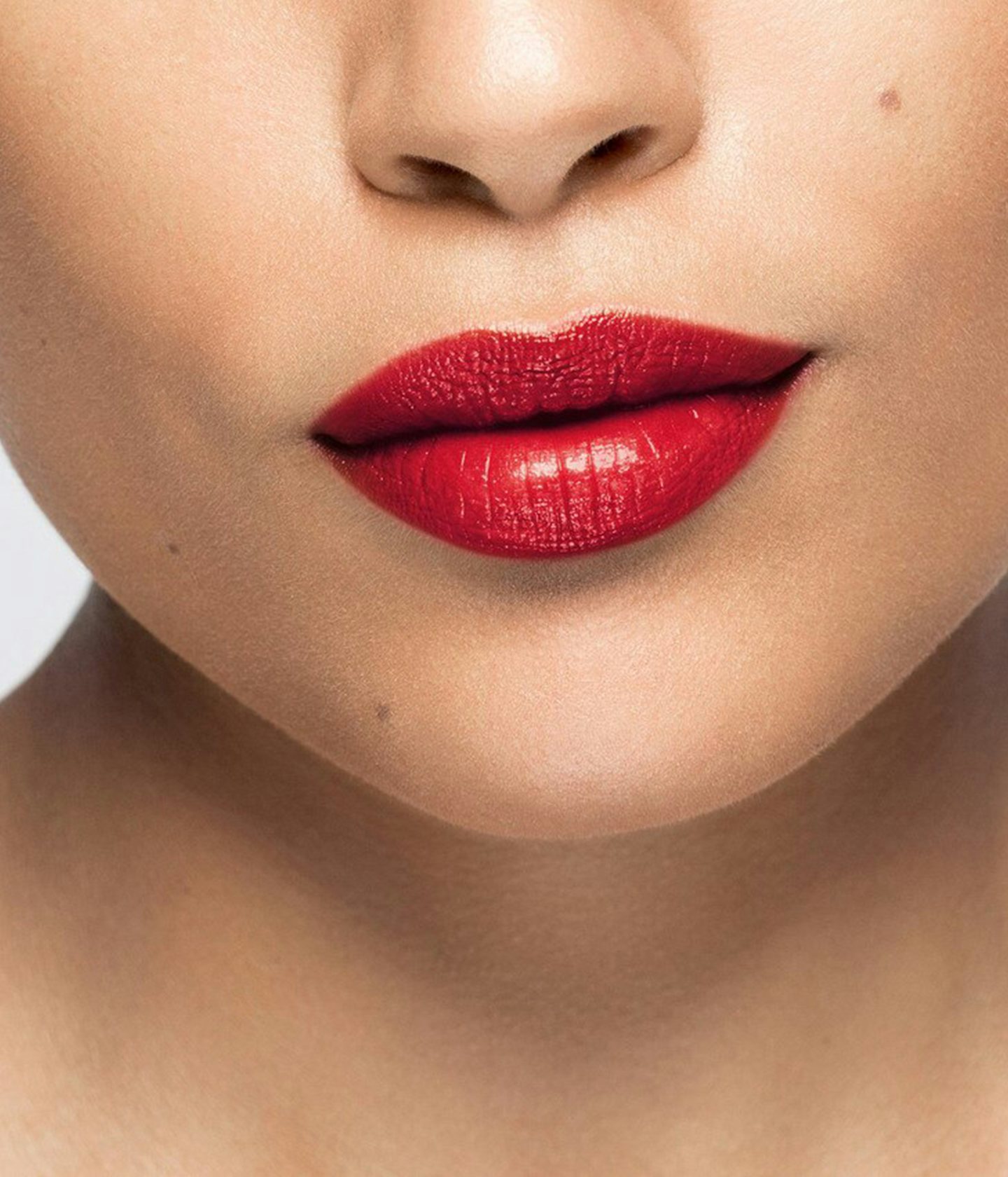 La bouche rouge Le Rouge Self Service Satin lipstick shade on the lips of a medium skin model