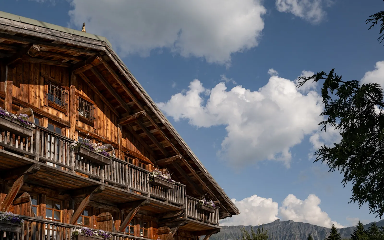 La Ferme du Golf en été - Hôtel et Restaurant en montagne