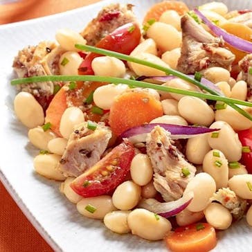 Coco bean salad with tuna, spices and aromatic flavourings
