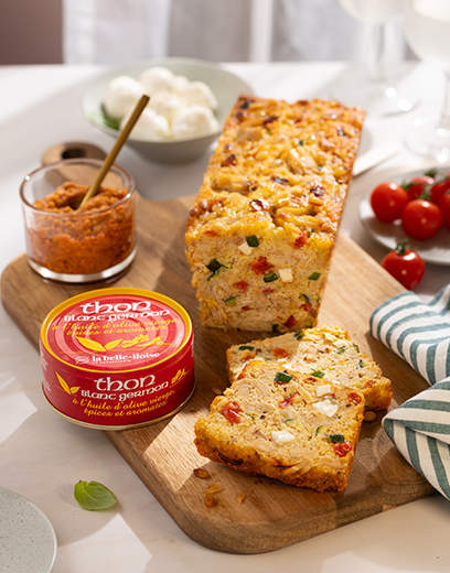 Cake met Tonijn met Kruiden en Specerijen, gedroogde tomaten en mozzarella
