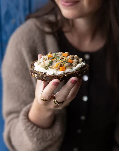 recette tartines ricotta émietté de hareng - conserverie la belle-iloise