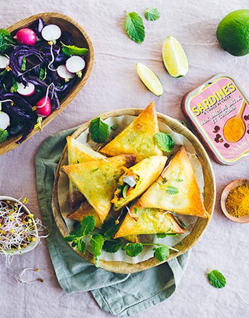 Sardine with turmeric and Batak berries Samosas
