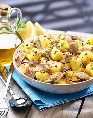 Potato salad with five-peppercorn Mackerel