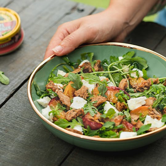 salade de thon, pêches grillées, roquette, fêta