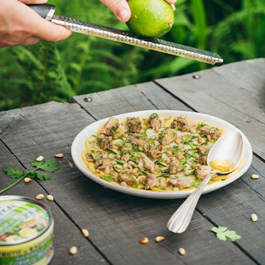 recette dalade de courgettes, maquereau aux herbes et citron de menton