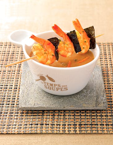 Velouté de coquillages et sa brochette de crevettes