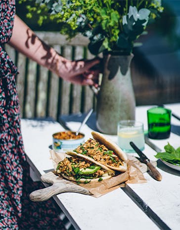Pitas à l’Émietté de thon Marie-Galante, poire et avocat