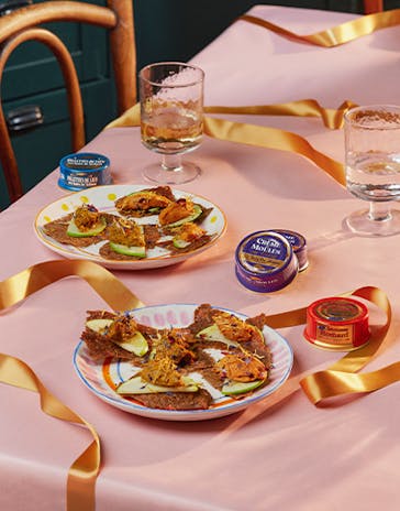 Buckwheat crisps with spreads
