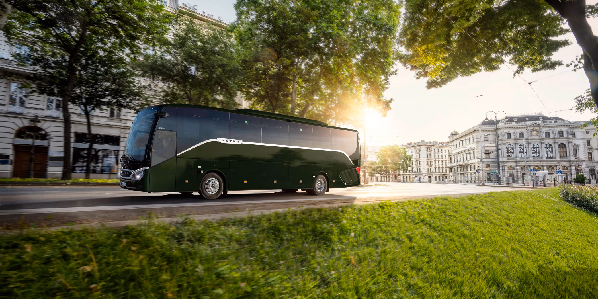 Setra Comfort Class á ferðinni, græn á lit