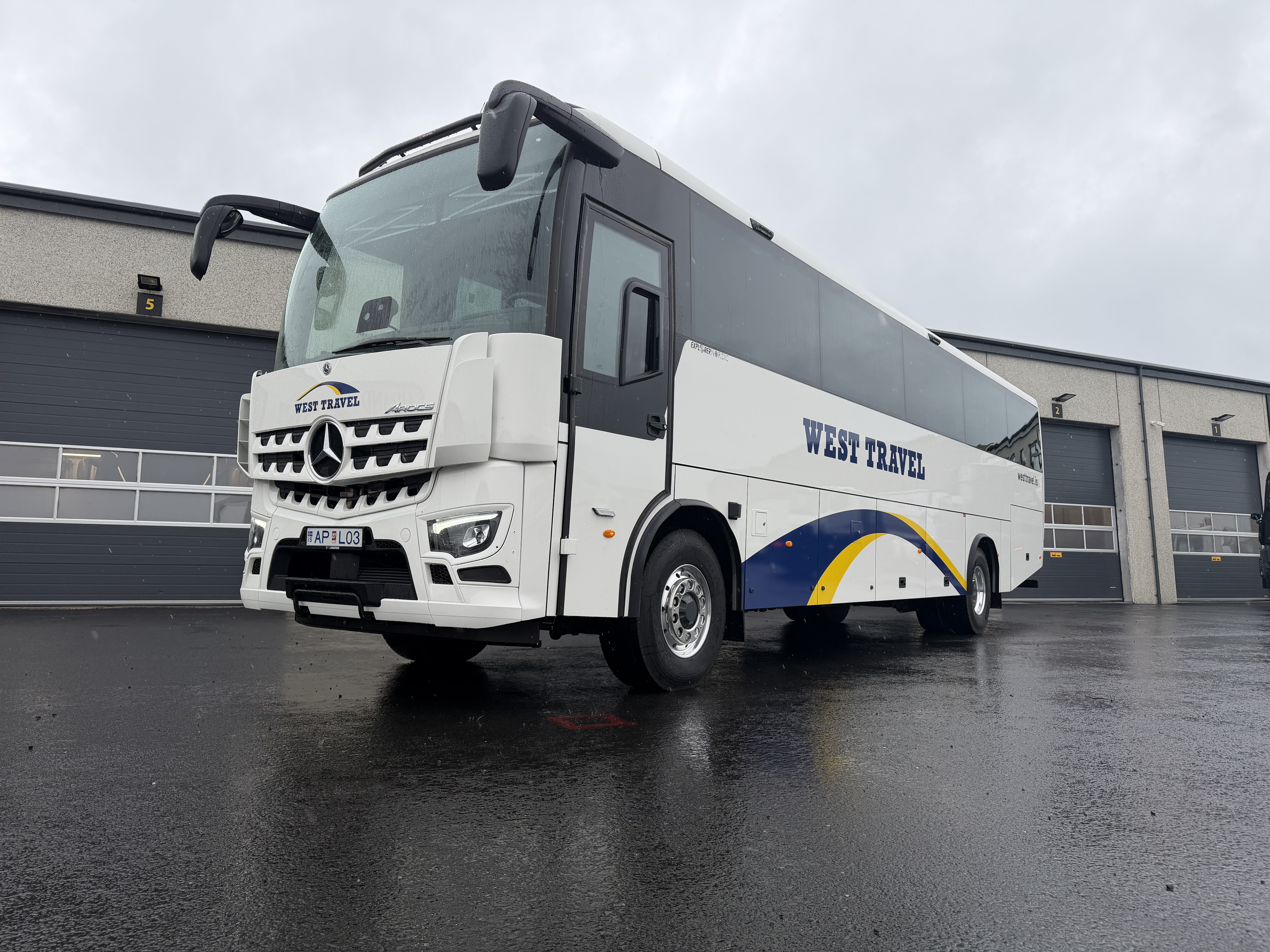 Nýr glæsilegur hópferðabíll til Vestfirskra ævintýraferða! Mercedes-Benz Arocs