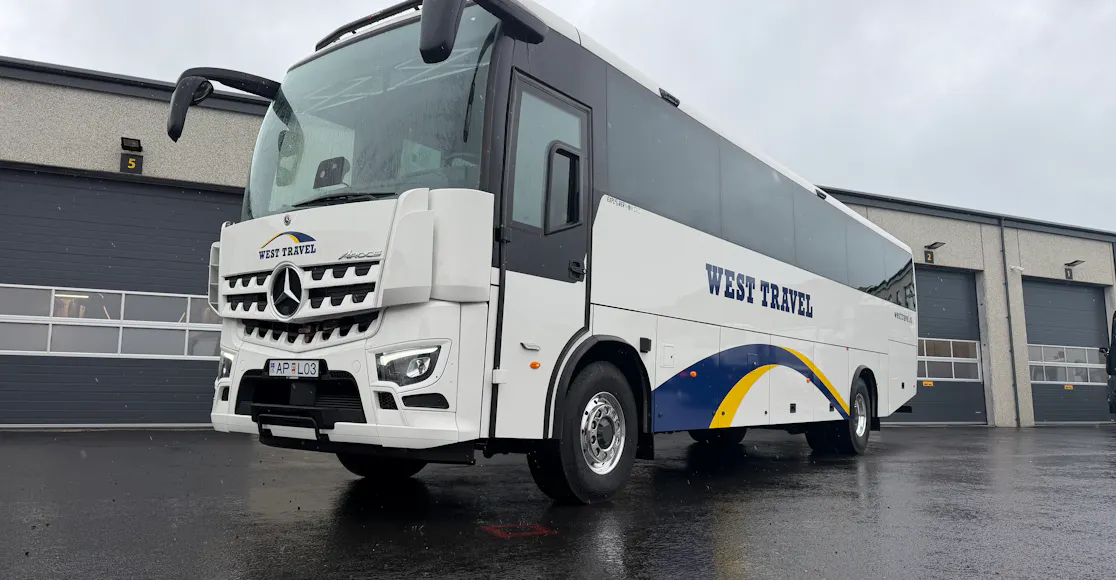 Nýr glæsilegur hópferðabíll til Vestfirskra ævintýraferða! Mercedes-Benz Arocs