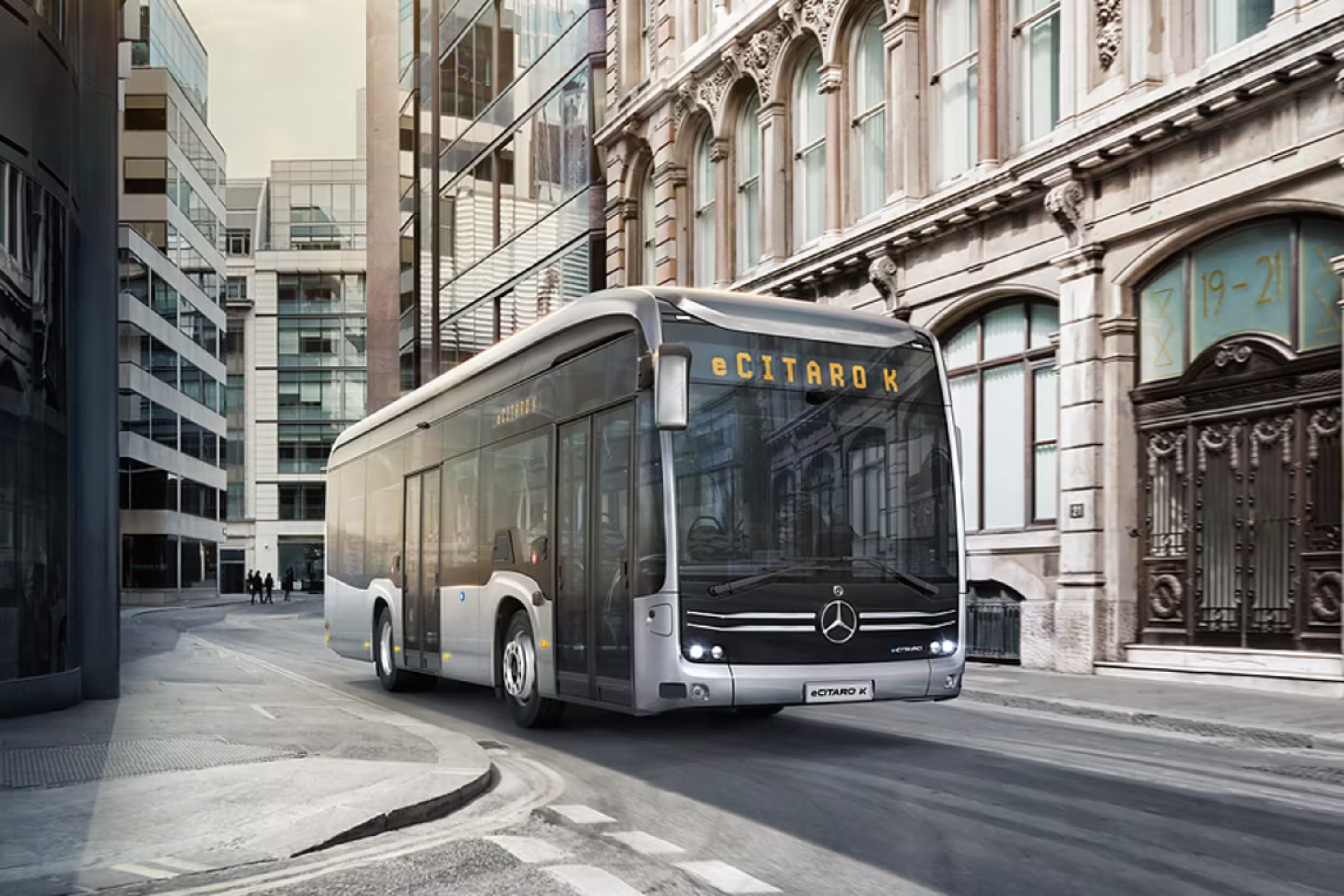 Mercedes-Benz eCitaro á ferðinni í fallegri borg