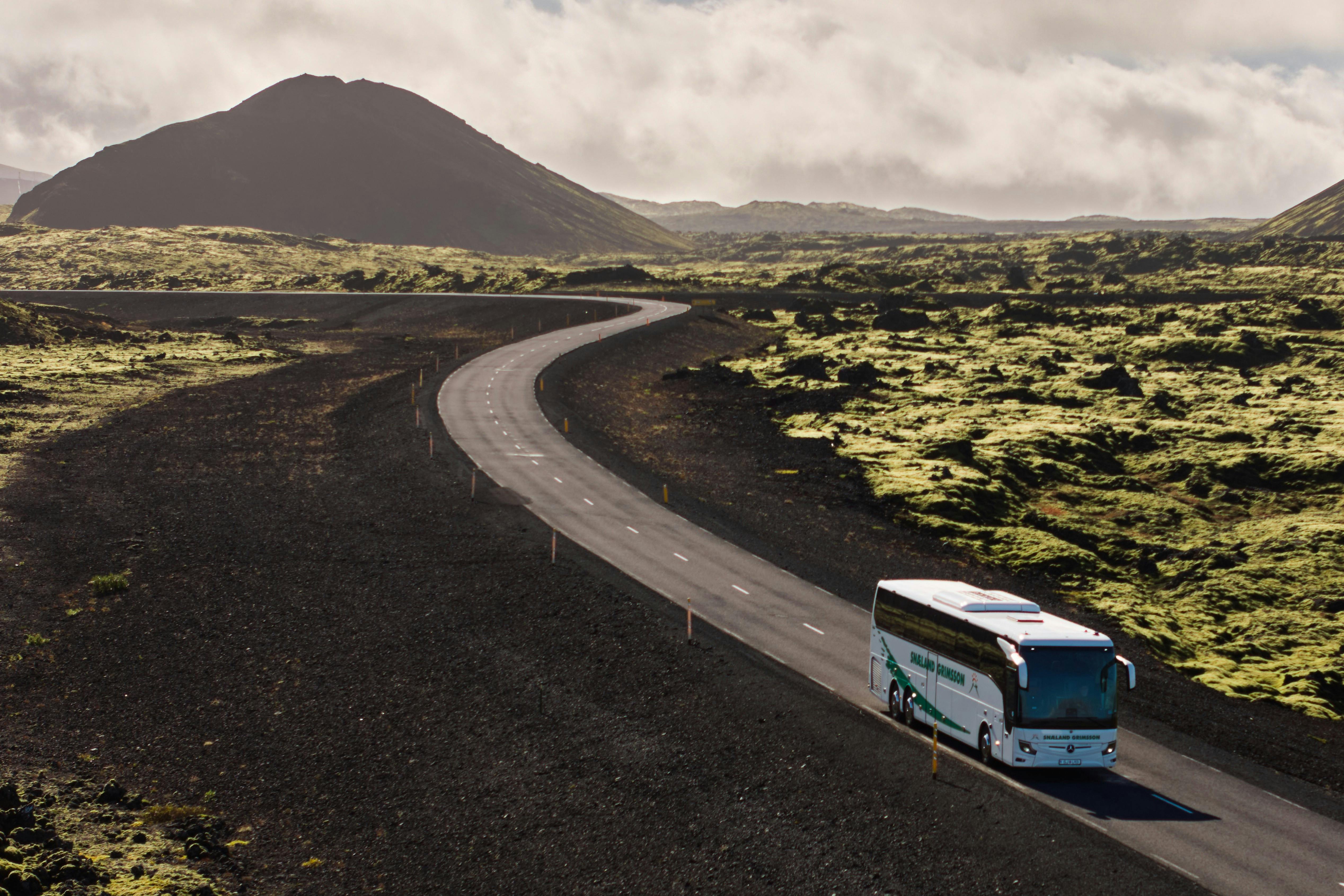 Þar sem Tourismo ber við loft hættir landið að vera jarðneskt, en jörðin fær hlutdeild í himninum, þar búa ekki framar neinar sorgir og þessvegna er gleðin ekki nauðsynleg, þar ríkir fegurðin ein!