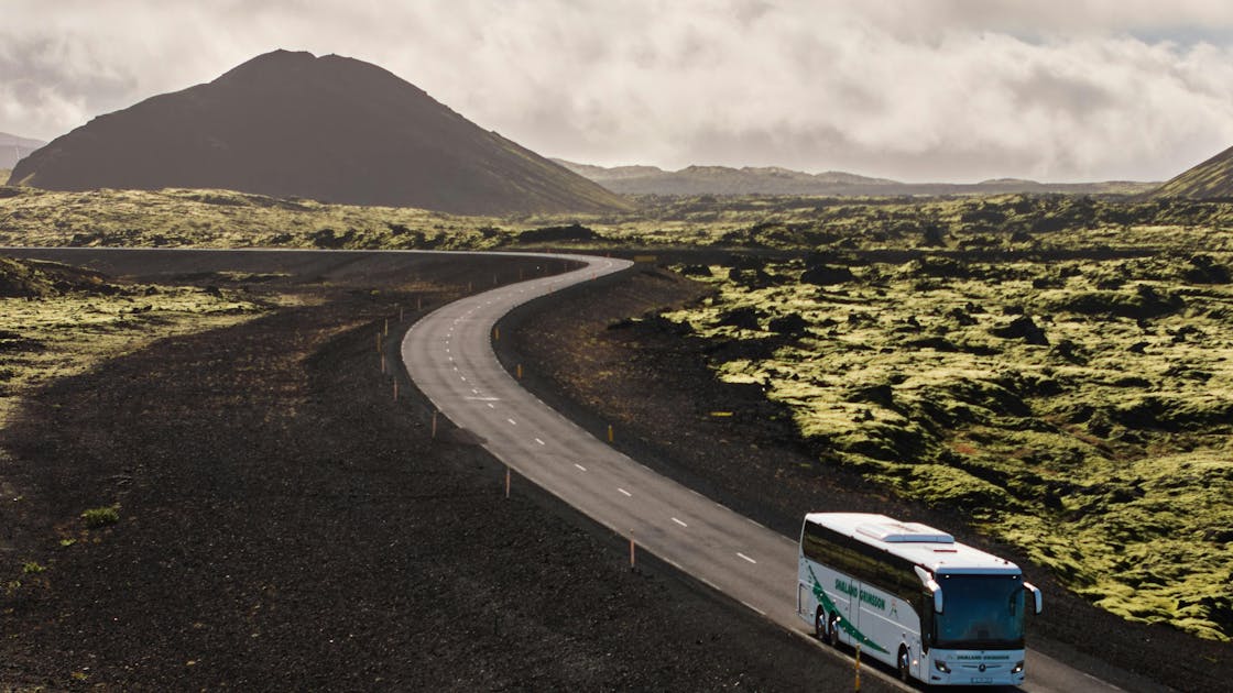 Þar sem Tourismo ber við loft hættir landið að vera jarðneskt, en jörðin fær hlutdeild í himninum, þar búa ekki framar neinar sorgir og þessvegna er gleðin ekki nauðsynleg, þar ríkir fegurðin ein!