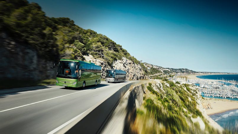 Mercedes-Benz-Tourismo-hópferðabílar-á ferðinni