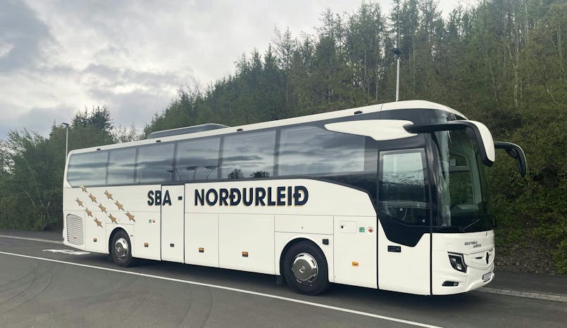 Mercedes-Benz-hópferðabíll-sba-norðurleið