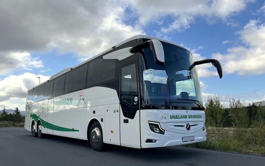 Mercedes-Benz-hópferðabíll-snæland-grímsson