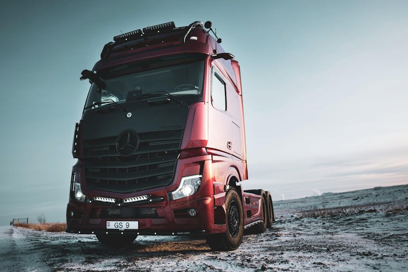 Actros vörubíll í íslenskri náttúru