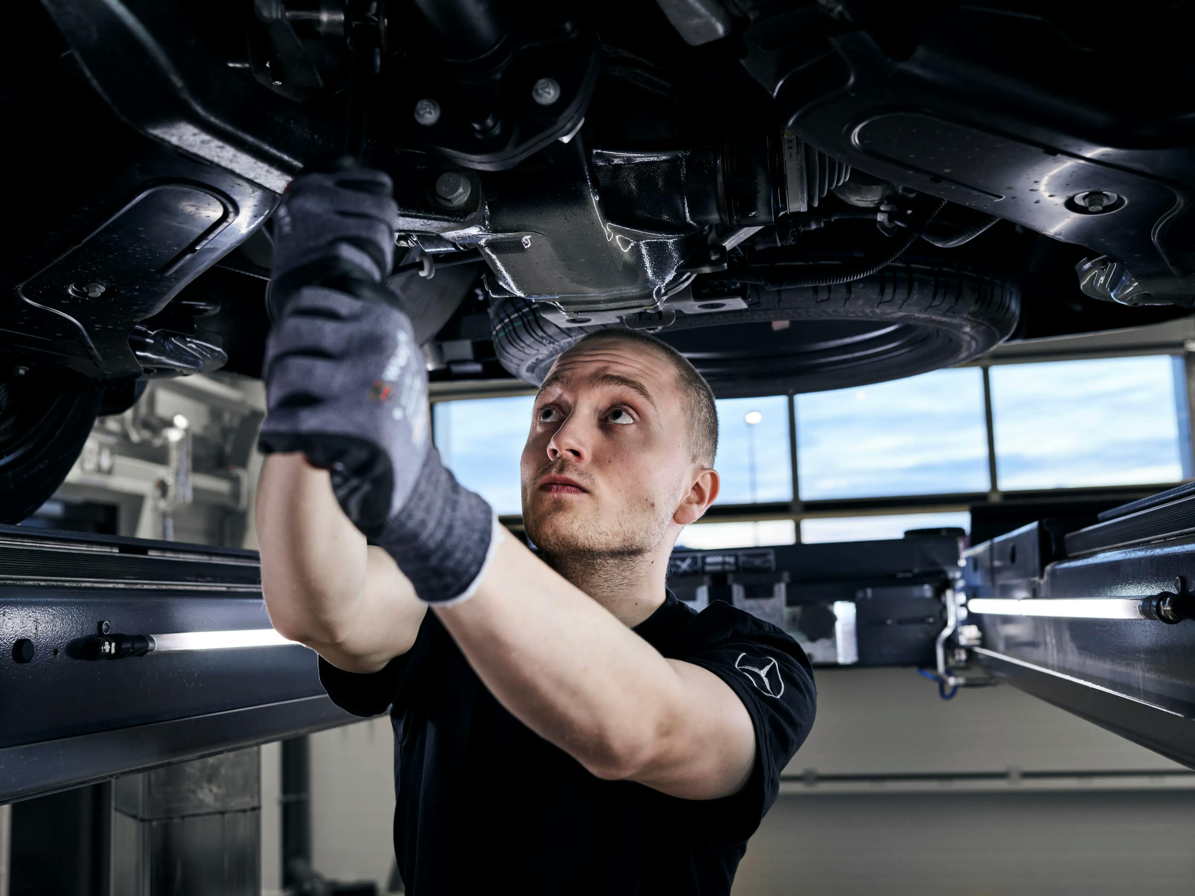 Unnið að viðgerð á verkstæði atvinnubíla