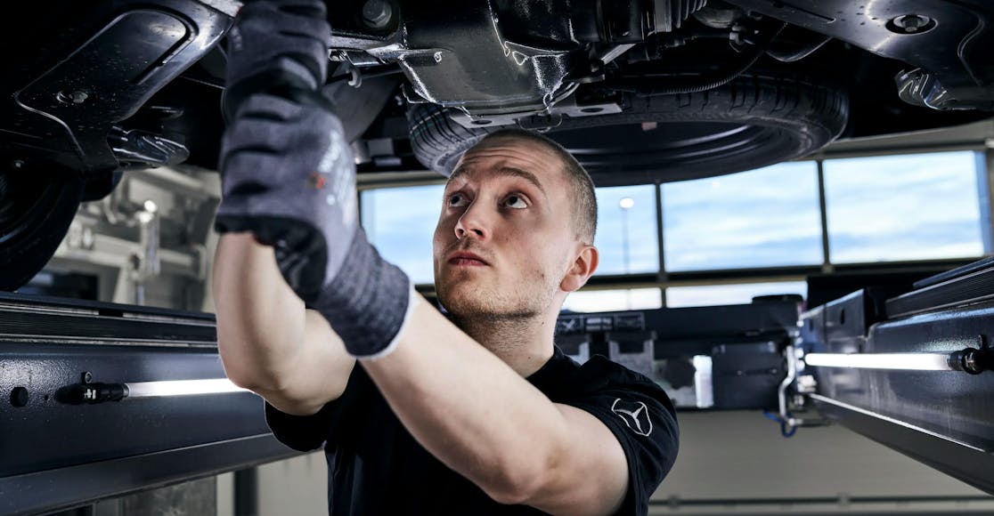 Unnið að viðgerð á verkstæði atvinnubíla