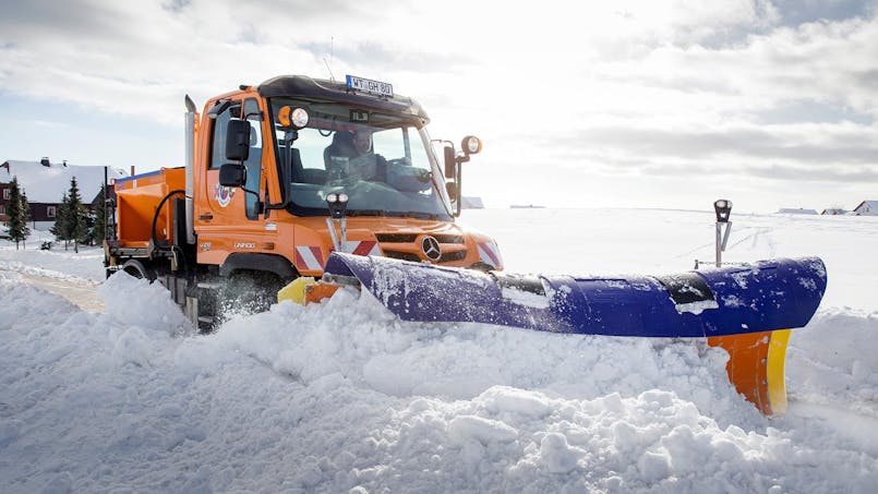 Unimog - snjómokstur