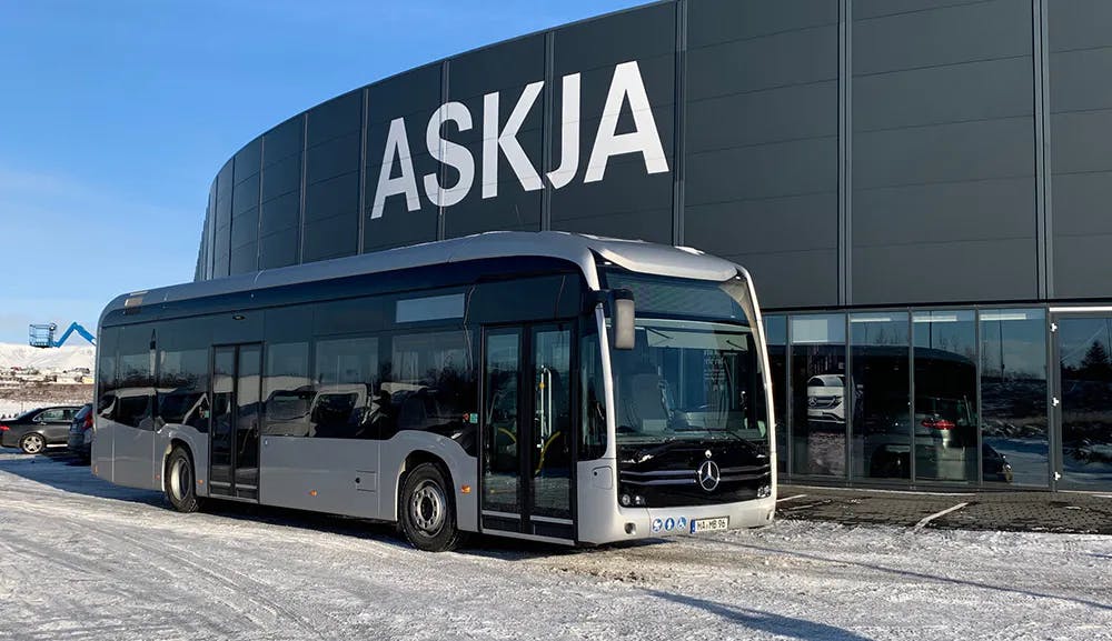 Mercedes-Benz Citaro fyrir utan Öskju