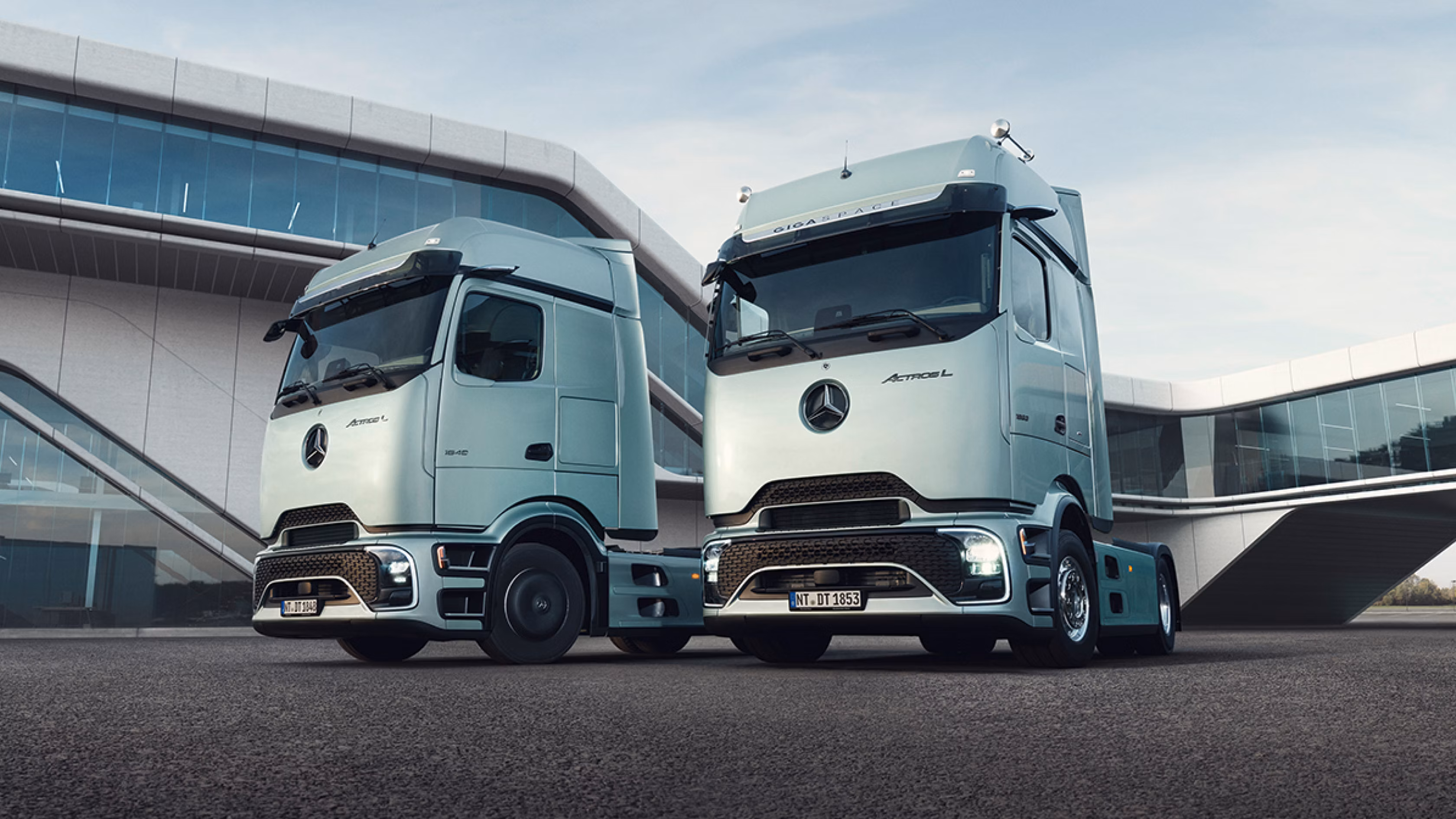Actros L með ProCabin tveir hlið við hlið