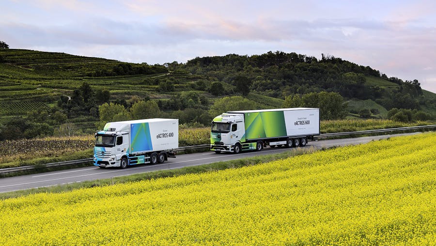 eActros 400 mættur til leiks. Kassabílar og nettari bílar fyrir trailera.