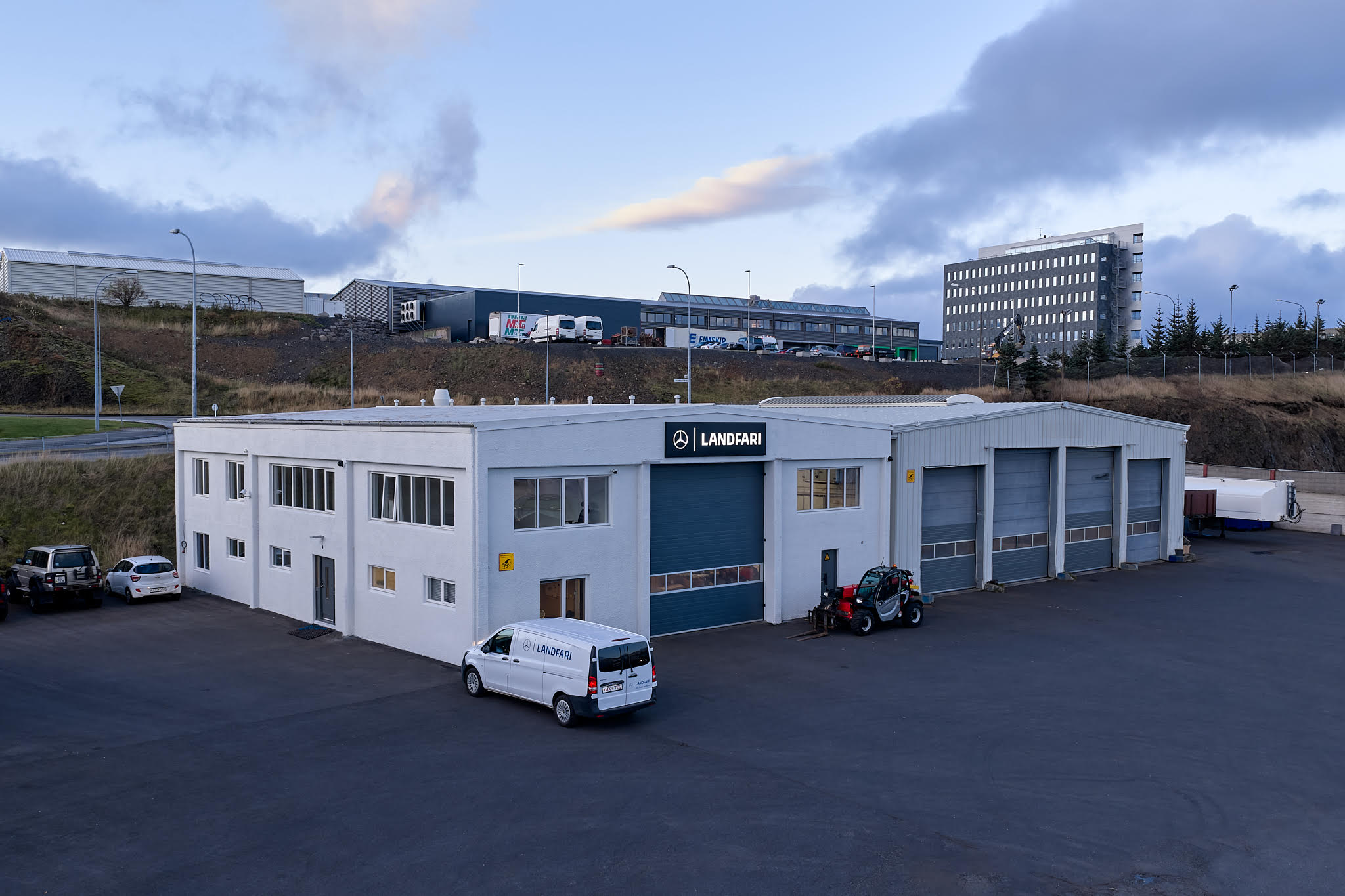Landfari þjónustuverkstæði Klettagarðar 5 í Reykjavík. Mynd af húsnæði Landfara.