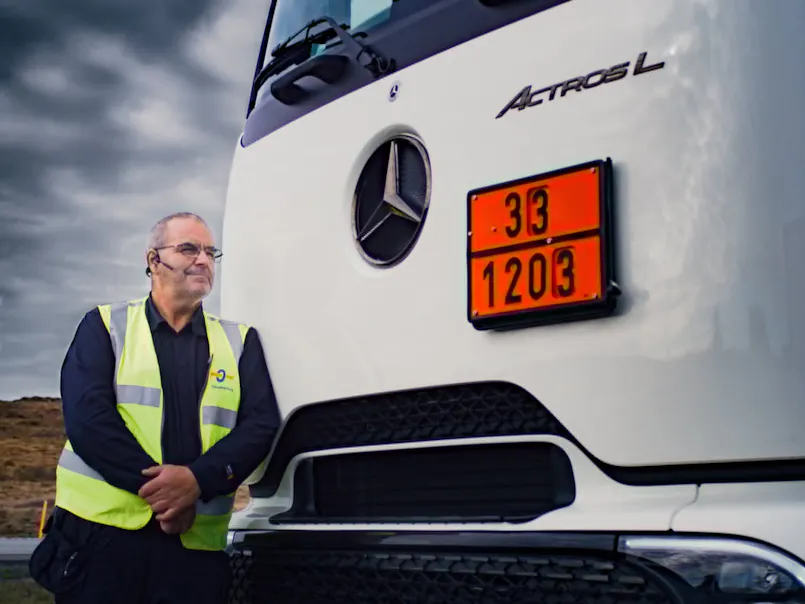 Olíudreifing fær afhentan Mercedes-Benz Actros dráttarbíl
