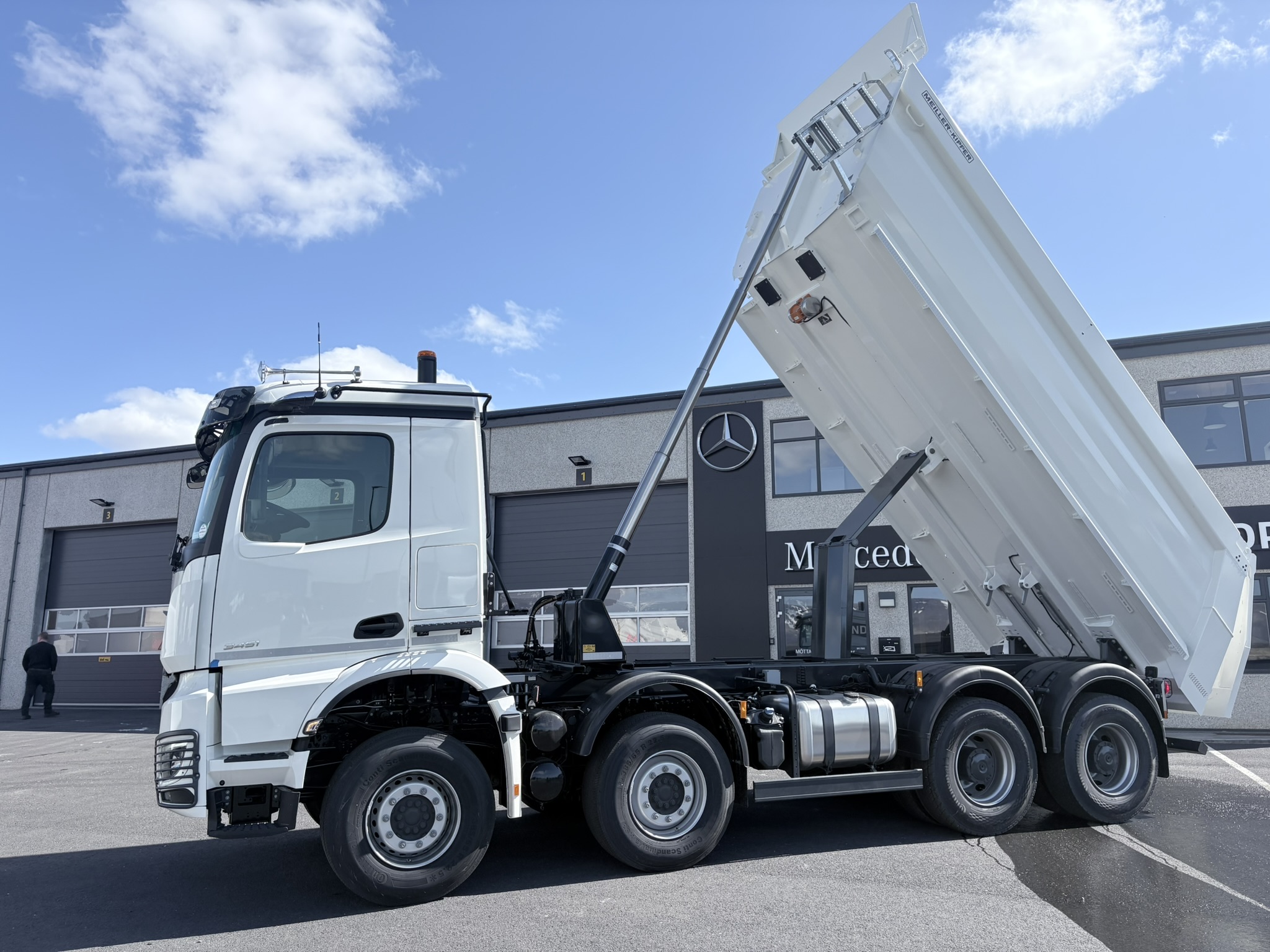 Mercedes-Benz Arocs 3451 að sturta úr vagn