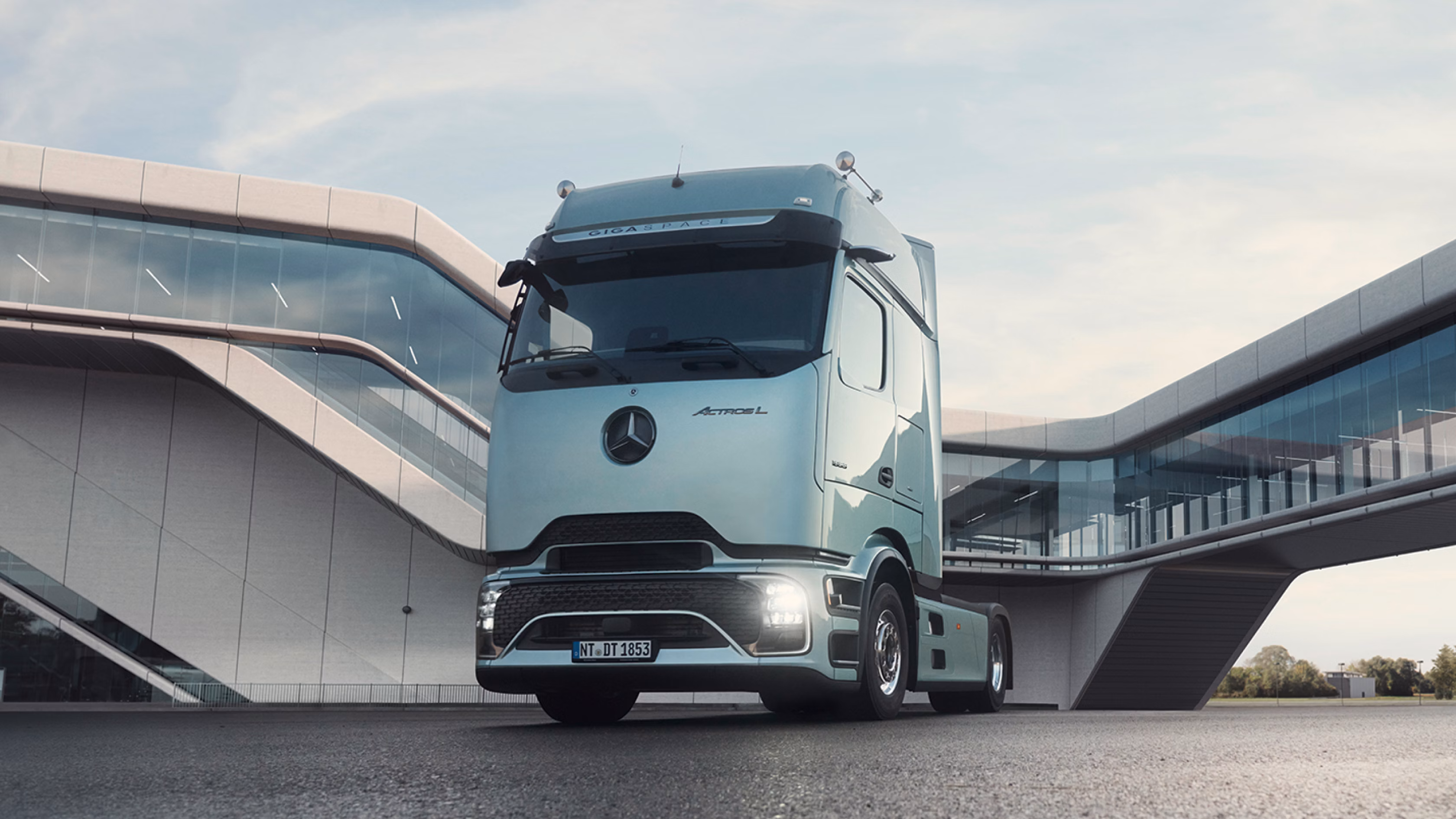 Actros L með ProCabin í fallegu umhverfi
