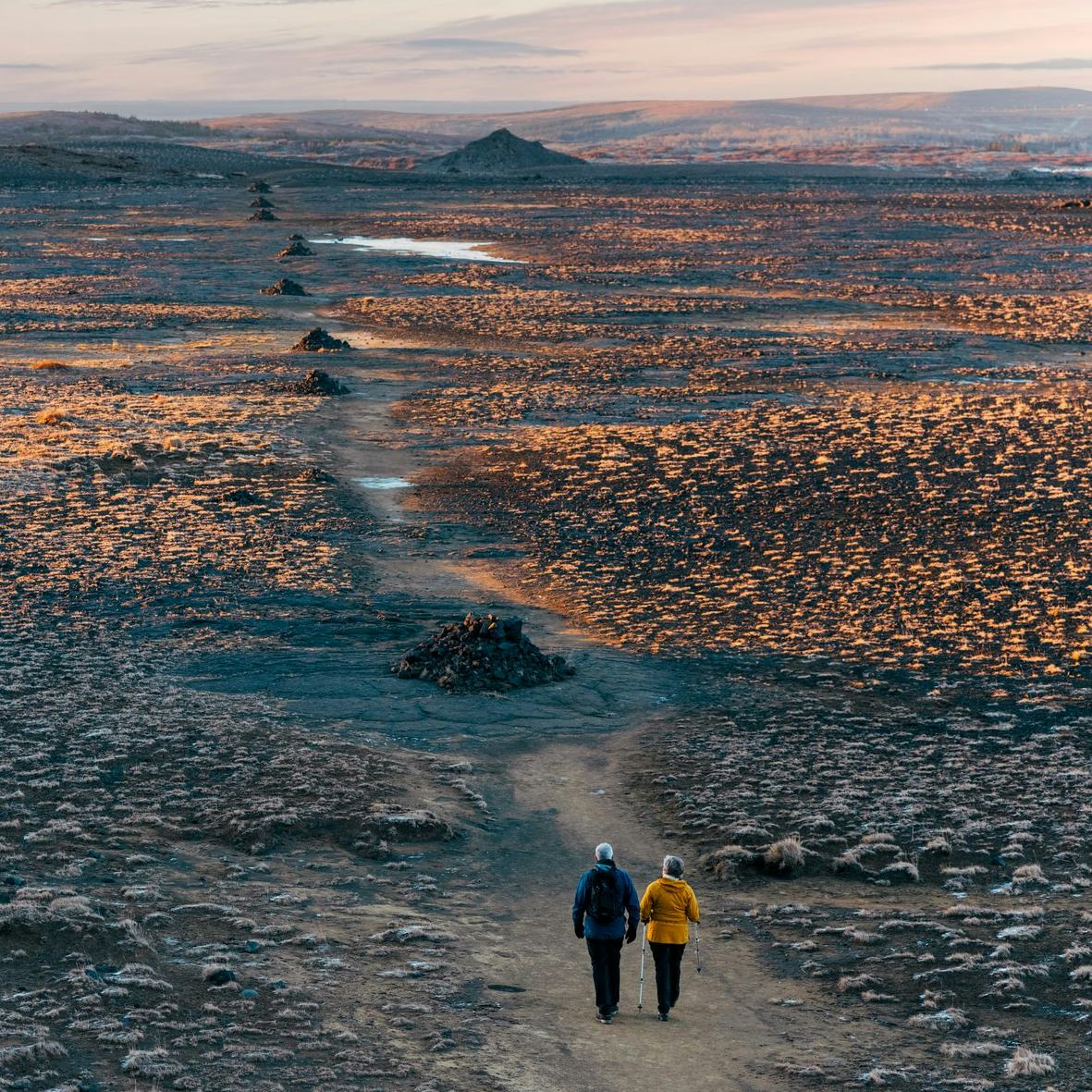 Fólk að ganga við Helgafell
