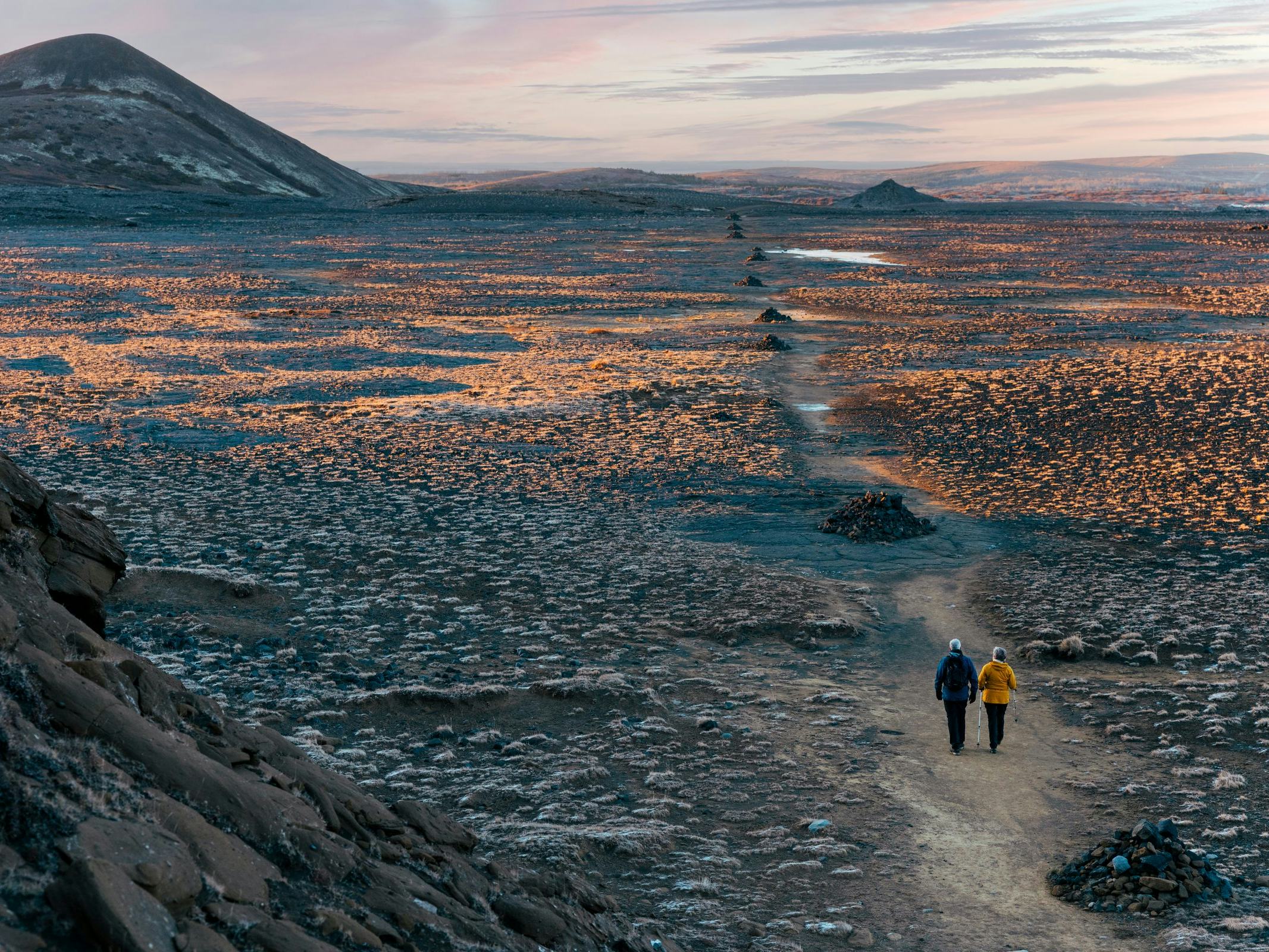 Fólk að ganga við Helgafell