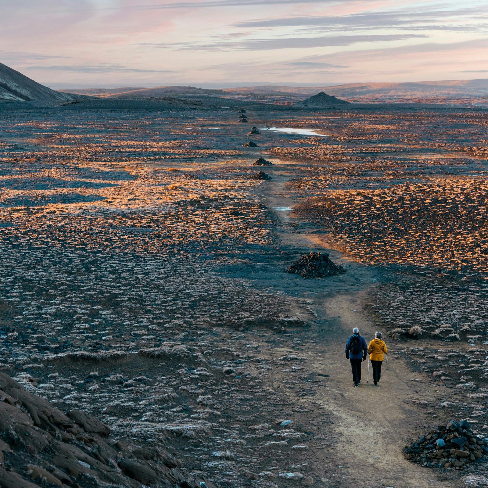Fólk að ganga við Helgafell
