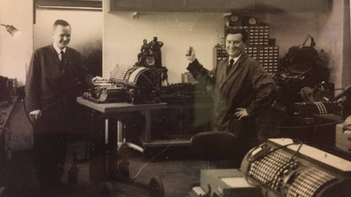 Steingrímur Westlund, sonur Ossian, rak verkstæðið með föður sínum og tók við rekstrinum eftir hans dag. Hann er hér til vinstri á myndinni.