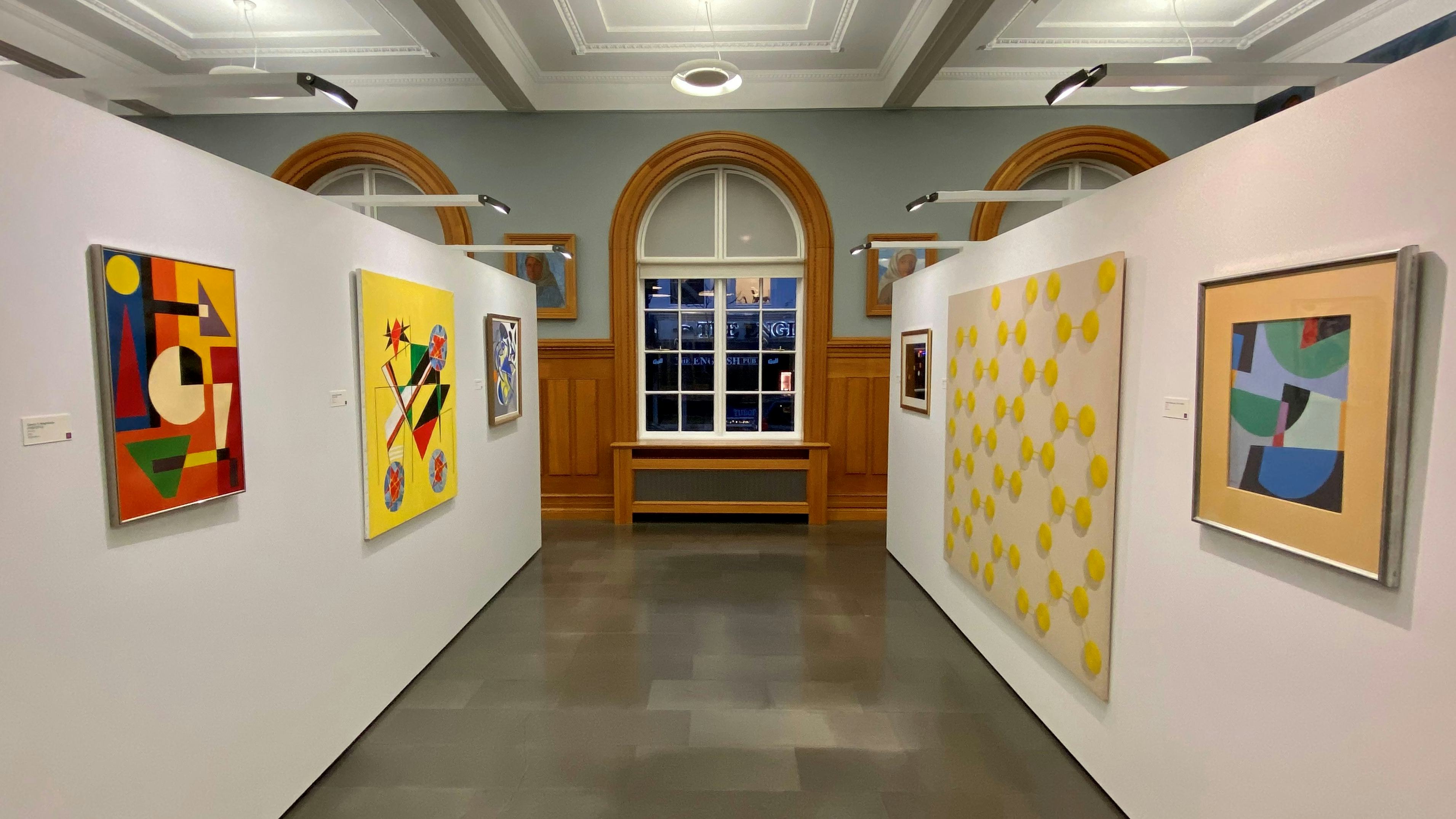 Myndlistarsýning í Austurstræti 11