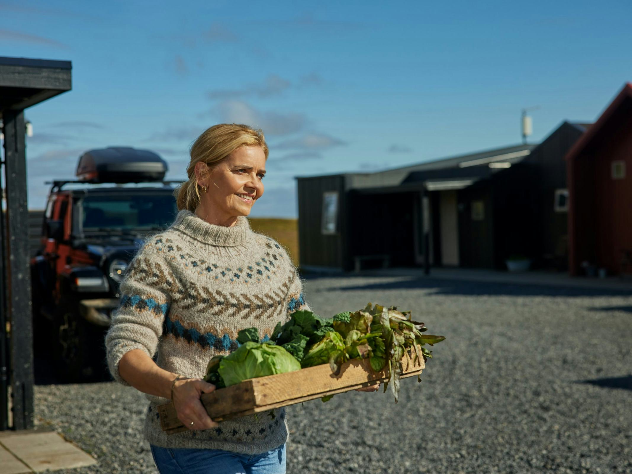 Kona úti í náttúru