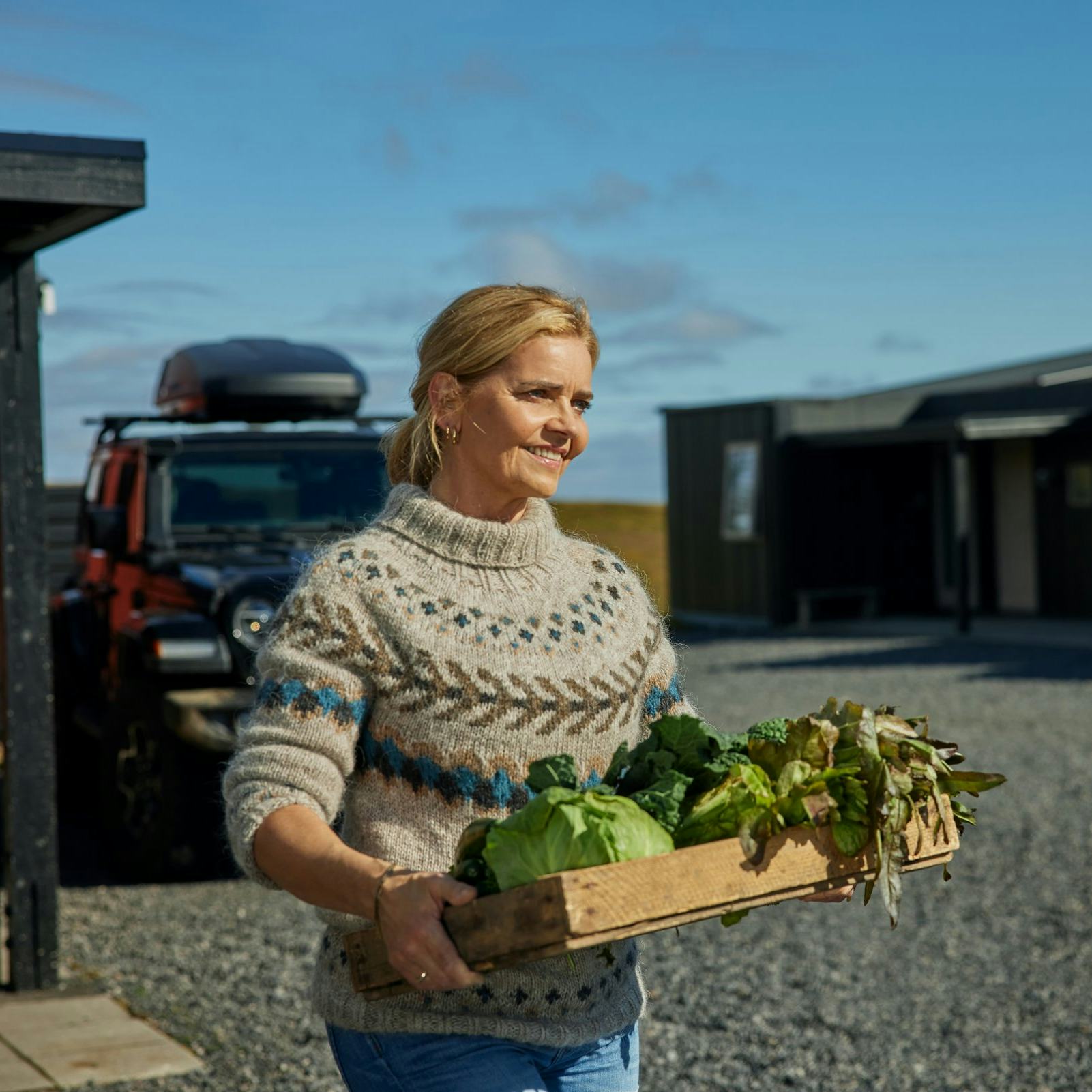 Kona úti í náttúru