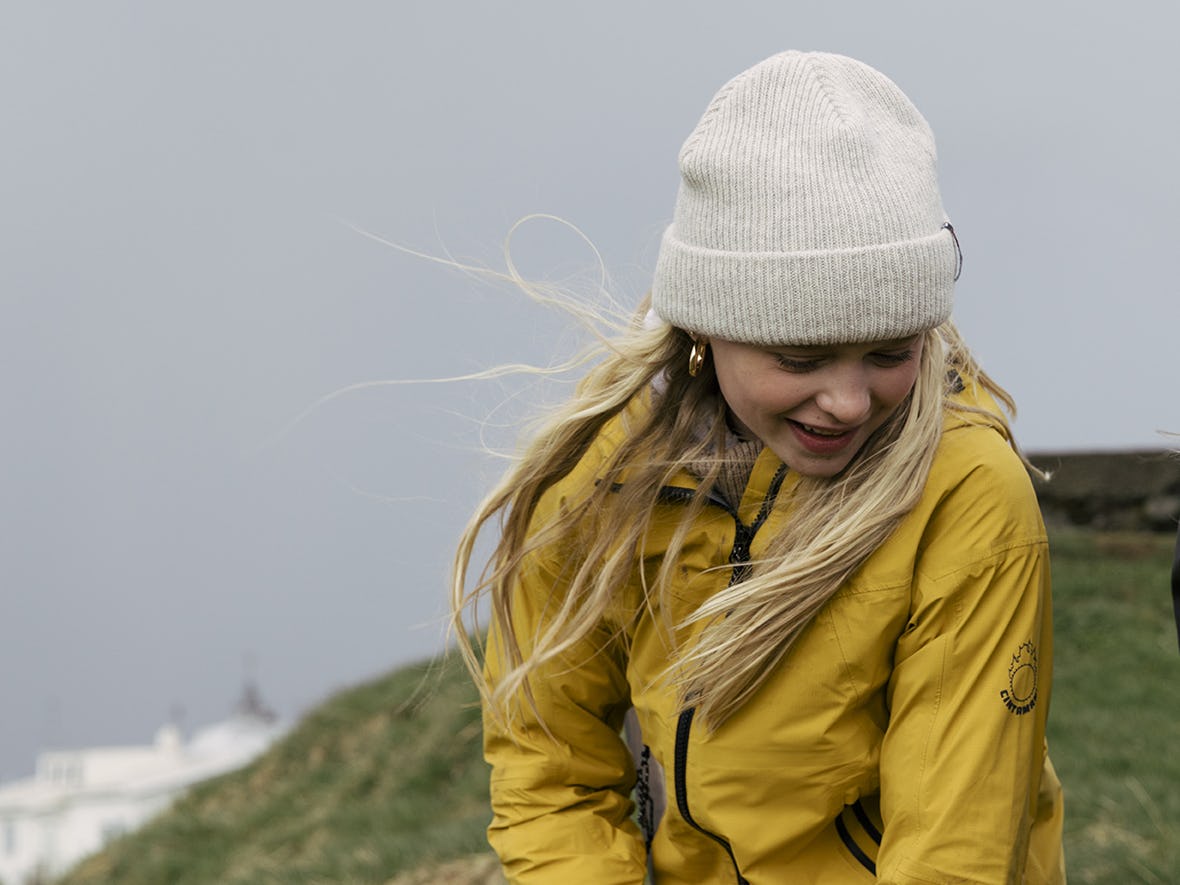 Stúlkur úti að vinna