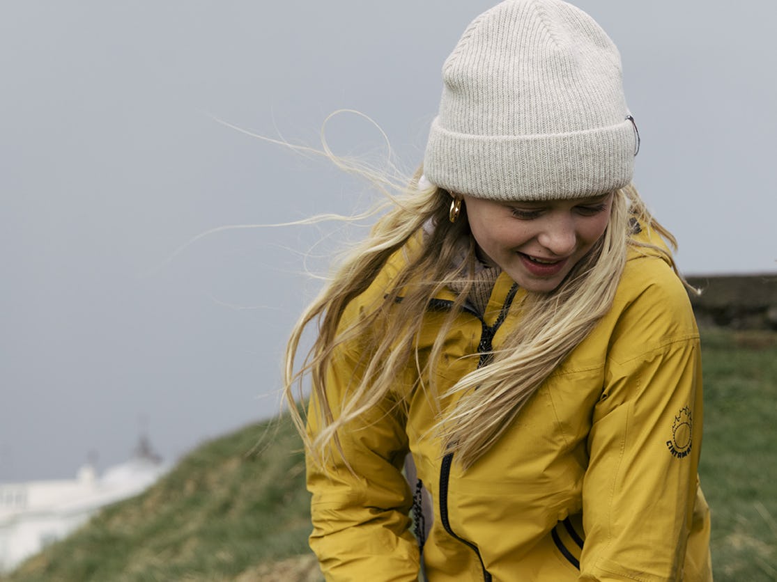 Stúlkur úti að vinna