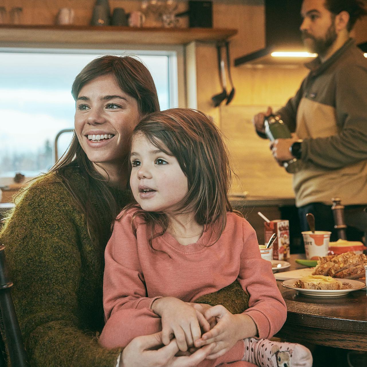 Fjölskylda í sumarbústað