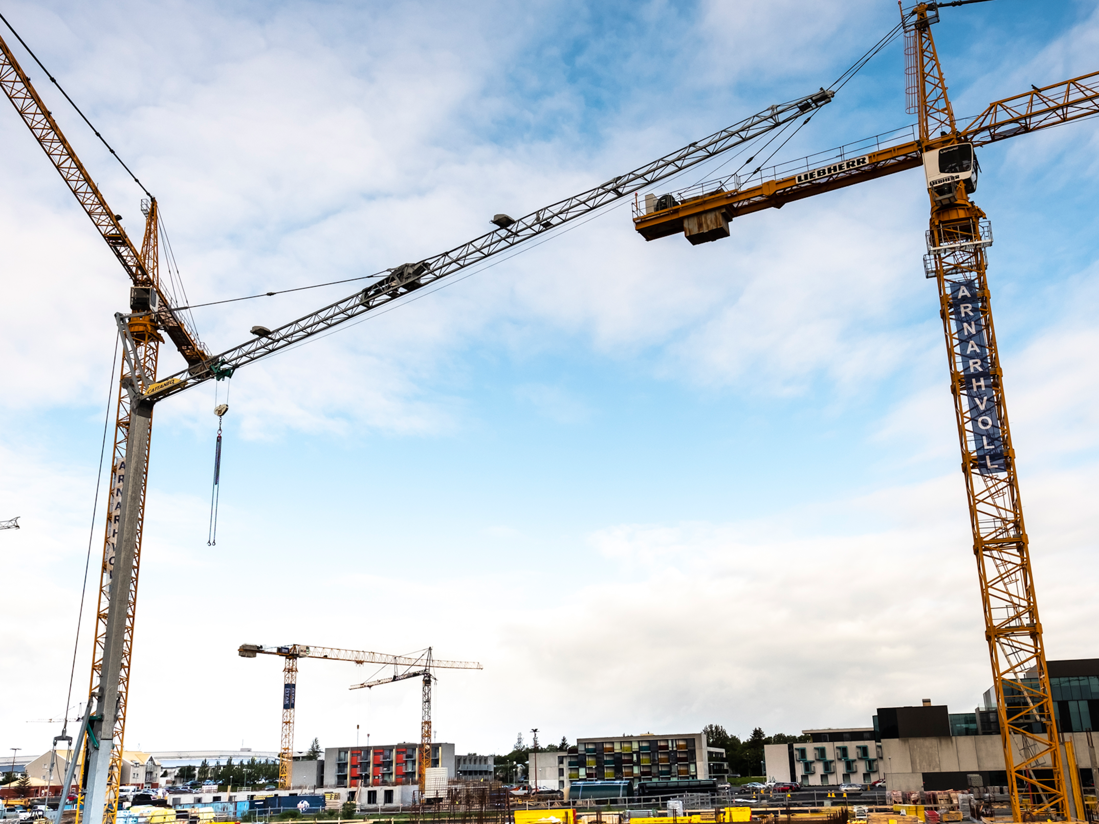 Kranar á byggingarsvæði